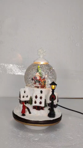 D&D Home l FC703 Christmas Snow Globe with Santa & Snowy Village and Street Lamp