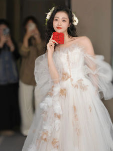 ชุดแต่งงานสไตล์ฝรั่งเศสแบบเบาๆ ไหล่เดียว ชุดเจ้าหญิง ชุดแต่งงานสไตล์เกาหลี แขนยาว กระโปรงทรงเอ ผ้าฝ้ายโพลีเอสเตอร์