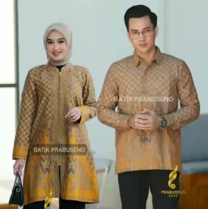 COUPLE DOBBY YODHAMAS – Prabuseno Batik Couple Hem Baju Kemeja Batik Pria Wanita Lengan Panjang Reguler Prabuseno Cewek Cowok Sarimbit Modern Premium Adem dan Nyaman