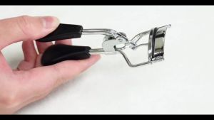 Eyelash Curler with Pad: A Professional Makeup Tool for All Eye Shapes