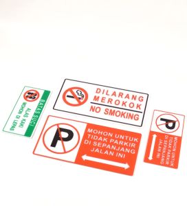 Tanda Akrilik Signage Akrilik UV Print Rambu Dilarang Parkir Dilarang Merokok Batas Suci Arah Kiblat Staff Only