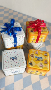 Famous Amos 80g Square Tin Cookies - Yellow Teddy White Dottie Children Party Event Gift Corporate