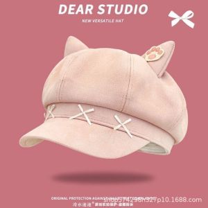 【หมวกเบเร่ต์หูแมว 3 มิติ หนังกลับเทียม】หมวกเบเร่ต์หูแมว 3 มิติ หนังกลับเทียม ตกแต่งด้วยลายพิมพ์อุ้งเท้า และเย็บแบบครอสติชสไตล์หมวกเบสบอล หมวกสไตล์เรโทรที่ช่วยให้ใบหน้าดูเล็กลง