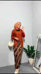 Onset kebaya kutubaru brokat lengan panjnag tali belakang rok plisket rekomdasi outfit kondangan wisuda