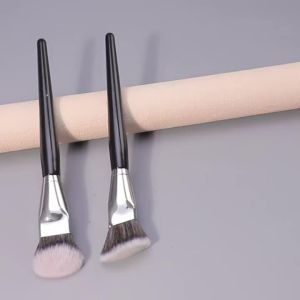 Wooden Handle Foundation Makeup Brush Contouring Blush for Women Professional Cosmetics Powder Facial Brush for Daily and