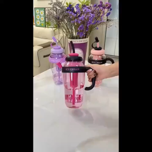 1300ml 【หุ้นท้องถิ่น】ถ้วยฟางพลาสติก ความจุขนาดใหญ่ ขวดน้ำทนต่อการกระแทก ขวดน้ำพลาสติกกลางแจ้งแบบพกพาที่แฟชั่น ขวดดื่มหนา