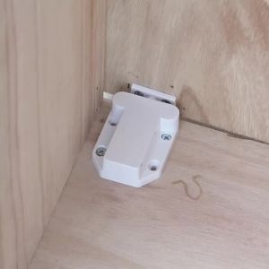 5/10 Sets White Beetles Non-Magnetic Touch Latch Cabinet Door Catch Push To Open Latches and Unlatch Cupboard Wardrobe Accessory