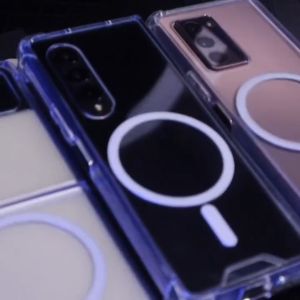 Ốp lưng chống sốc trong suốt hỗ trợ sạc Magsafe cho Samsung Galaxy Z Flip 3 / Z Flip 4/ Flip 5 / Flip 6 / Flip 7 hiệu Likgus Magsafe Magetic Case siêu mỏng 1.5mm độ trong tuyệt đối chống trầy xước chống ố vàng tản nhiệt tốt