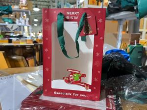 ถุงของขวัญ วันคริสต์มาส ใส่ต้นคริสต์มาส ใส่ของขวัญ ขนม ช๊อกโกแลต หูหิ้ว อย่างดี ลายน่ารัก เขียว/แดง พร้อมส่ง