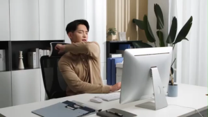 The Hakimi curved massage gun is suitable for back neck and shoulder massages and can be used as a handheld device