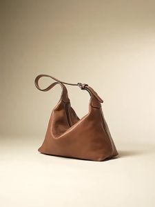 Qiuzhen First Layer Vegetable Tanning Leather Hobo Bag: A Comprehensive Guide