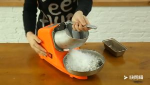 Mesin Serut Es Batu Vipoo V-9300 Dengan 2 Mata Pisau | Mesin Giling Es Ice Crusher Machin 2 Pisau Ganda Alat Penghancur Es | Ice Crusher Machine Vipoo V-9300 300w Menghancurkan Es Dengan Cepat Dan Halus - Vas
