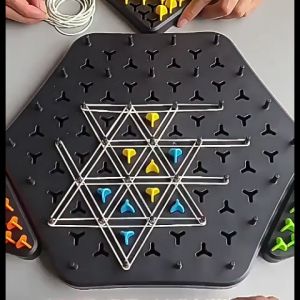 ปริศนา หมากรุกโซ่ การต่อสู้หลายคน ปฏิสัมพันธ์ ยางรัด สามเหลี่ยม เกม เดสก์ท็อป ของเล่นเพื่อการศึกษา เกมครอบครัว