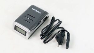 Charger Baterai Smart Intelligent LCD 4 Slot - C905W