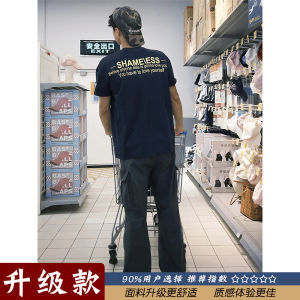 เสื้อยืดคอกลมแขนสั้นพิมพ์ลายตัวอักษรสีน้ำเงินเข้มสำหรับผู้ชาย CleanFit ทรงหลวมๆ ฤดูร้อน แฟชั่นย้อนยุคสไตล์อเมริกัน