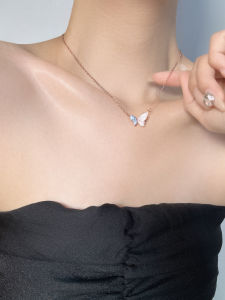 Designer Brand Blue Diamond Butterfly Necklace for Women Luxury Designer Lockbone Chain Pendant Fashion Jewelry Accessory