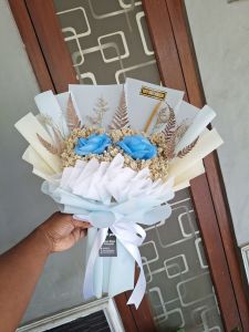 buket bunga kering rustic aesthetic soft blue