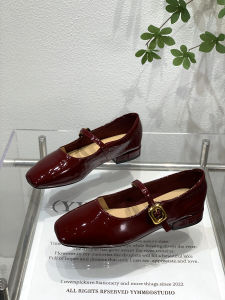 รองเท้าส้นแบน Mary Janes สไตล์ฝรั่งเศสสำหรับผู้หญิง ทรงหัวมน สีแดง ด้านในทำจากหนัง PU รองเท้าส้นแบนแบบสวมสบายสไตล์นางฟ้า