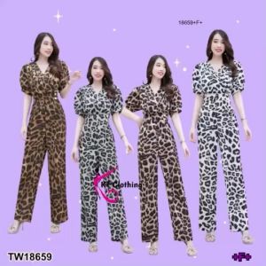 Jumpsuit จั้มสูท ขายาว จีบอกลายเสือ ซึ่งประกอบด้วย: ขายาว จีบอกลายเสือ
