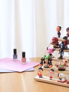 Acrylic Display Stands: Customization & Two-Dimensional Display Solutions