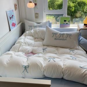 ins Bộ đồ giường cotton đã giặt thêu khăn bốn món gồm ga trải giường vỏ chăn ga trải giường vừa vặn bộ đồ giường ba món cho sinh viên ký túc xá