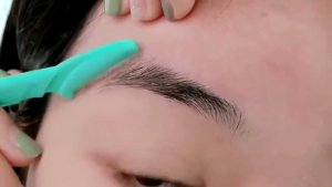 LANGMANNI 1pc eyebrow trimmer eyebrow Lady Beauty Eyebrow Razors Neat Eyebrows Repairer Eyebrow trim baby hair