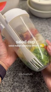 Gelas Salad Portable Plastik dengan Garpu & Tempat Saus - Praktis & Mudah Dibawa