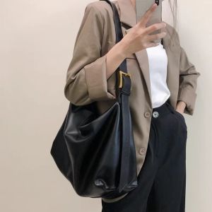 Hong Kong Womens Large Capacity Summer Trendy Tote Bag Crossbody Single Shoulder Commuter Bag Soft Leather Zipper Closure