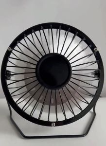 ( Freeship + tặng quà) Quạt mini để bàn ổ cắm usb K06 - quạt bàn lồng sắt gió mạnh - quạt usb 3 cánh lồng sắt 20 cm giao màu ngẫu nhiên