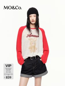 MO&Co. | Áo Sweater Knit Vintage Mỹ In Hình Thú Tay Raglan Phối Màu