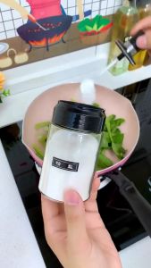 Botol Bumbu Dapur Unik di Lengkapi dengan Sendok Tempel di Tutup Toples Kaca