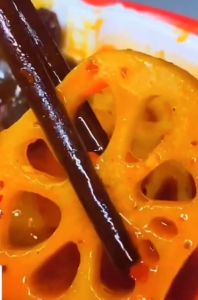 Best seller ⭐️⭐️⭐️  หม้อไฟลูกชิ้นเนื้อให้เยอะ อิ่มคุ้ม รสหม่าล่าจัดจ้าน ถูกปากคนไทย ถ้วยแดงในตำนาน รสหม่าล่าเผ็ด กลมกล่อม  250g 小火锅方便 整箱自热火锅宽粉麻辣烫土豆粉网红火锅