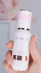 O.TWO.O 2 in 1 Makeup Primer Oil Control Smooth Skin Pore shrinking cream Blurs Large Pores Base Face Primer Moisturizing Cream and Long-Lasting Bare Foot Base