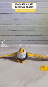 Mainan Anak Burung Elang Terbang Gantung Bersuara dengan Lampu LED Mata Menyala Keren Kesukaan Si Kecil