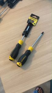 สแตนเลย์ ไขควงสี่แฉกด้ามยางปลายแม่เหล็ก STANLEY รุ่น STMT60809-8 ขนาด PH2 x 4.0 นิ้ว ใช้สำหรับงานซ่อมบำรุงขันน็อตหัวแฉกได้ทั้งงานหนักและงานทั่วไป ไม่ลื่นหลุดมือง่าย ให้แรงขันเพิ่มขึ้น พร้อมส่ง