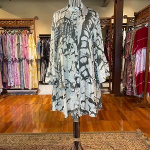 Aura Tunik by Dian Pelangi LIMITED EDITION Blouse Baju Atasan Kemeja Blus Outfit Casual Formal Kerja Kantor Pesta Pernikahan Kondangan Wanita Hijaber Cantik Anggun Modis Modern Elegan Mewah Model Korea Terbaru Motif Batik Asbtrak Kekinian