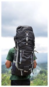 Tas ransel gunung dengan kapasitas 60 liter dari cerplvus adalah tas yang cocok untuk kegiatan pendakian gunung. Tas ini terbuat dari bahan koldura nilon yang tahan air dan tahan lama. Dengan kapasitas yang besar tas ini dapat menampung banyak barang dan