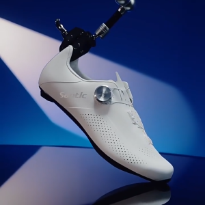 Santic รองเท้าจักรยานสำหรับผู้ชาย สำหรับการขี่บนถนน รองเท้าคาร์บอนไฟเบอร์ระดับความแข็ง 13 รองเท้ากีฬารถจักรยานแข่ง