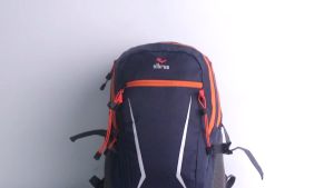 Outvin Tas Backpack Pria Outvin 199TL Kapasitas : 25 Liter Dapat Menyimpan Laptop/Notebook 14 Inchi Warna : Navy Ukuran : 44 cm x 22 cm x 19 cm Bahan : Cordura