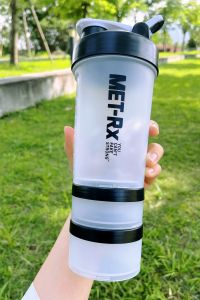 "Bình nước thể thao ngoài trời 500ml – nhựa 3 lớp dùng pha sữa protein shake tiện mang theo