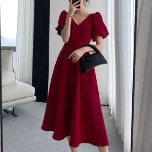 ชุดเดรสยาวคลุมเข่าแขนพองคอวีสีแดง ชุดราตรีทรงเอไซส์ใหญ่ ชุดเดรสผู้หญิงฤดูร้อน ชุดราตรีสุดหรู ชุดเดรสยาวคลุมเข่า