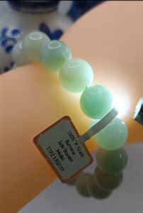 👍❣️100% Authentic Brand New Set "A" grade Burmese jade bracelet dreamland soothing apple green color beads unique high translucency large size (diameter12.5mm x 17units) lustrous surface clean n clear beads 98%> perfection rate rare collectable item