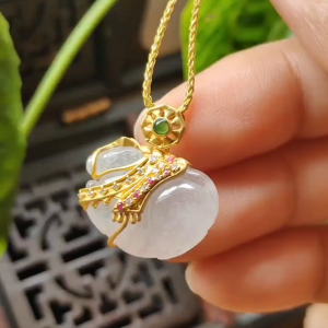 New Listing - SG Seller - Crafted as Horse on Natural Type A Jadeite Jade set with 18k as Pendant certificate weighs 4.66 grams measurement 19.7 * 21.2 * 7.9 mm (18kp86)