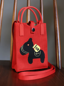 กระเป๋าสะพายข้างถักสำหรับผู้หญิง ความจุขนาดใหญ่ กระเป๋าใส่โทรศัพท์มือถือแบบพับได้ กระเป๋าใส่ของขวัญสำหรับปีใหม่ กระเป๋าสะพายข้างแบบสะพายข้าง