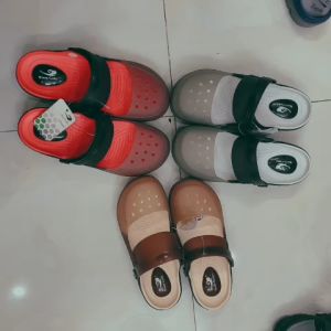 Dép sandal nhựa dẻo nữ bít mũi lỗ đế độn 4cm đi mưa đi làm đi học siêu nhẹ siêu bền chống nước chống trượt