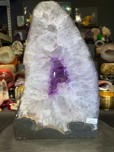 fengshui amethyst geode crystal cave 火形💯天然紫晶洞 紫度亮色鲜艳晶牙透亮 玛瑙环绕着 (如定制实木底座另加RM60)  高height: 36.5cm 宽width: 23.5cm x 11.5cm 洞hole: 1.5cm 重weight: 12.2kg  📍Johor Bahru 区可自行取货或邮寄服务