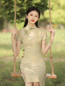 Revised Young Style 2025 Elegant Retro Fresh Light Qing Dynasty Cheongsam Short Sleeve Low Slit Daily Wear Floral Pattern