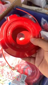 กระปุกตัดหญ้า/ตลับเอ็นตัดหญ้าอะลูมิเนียม แบบพลาสติกแบบอะลูมิเนียม NYLON4 (สีแดง)/ตลับเอ็นตัดหญ้าอะลูมิเนียม ใช้ได้กับเครื่องตัดหญ้าได้ทุกรุ่น  กระปุกเอ็นตัดหญ้า อย่างดี ทนทานแข็งแรง