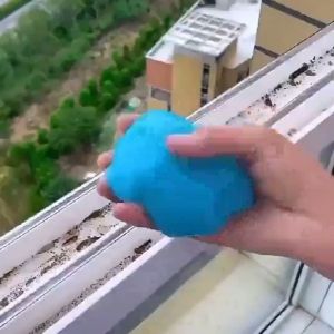 清洁泥缝清洁玻璃清洁窗户和门子清洁软胶槽清洁凹槽 Clean the mud joints clean the glass clean the windows and doors clean the soft rubber groove and clean the grooves
