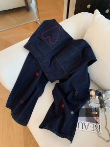 กางเกงยีนส์ขากว้างเอวสูงทรงหลวมสำหรับผู้หญิง ฤดูใบไม้ร่วง/ฤดูหนาว 2025 กางเกงขายาวทรงตรงพิมพ์ลายหัวใจขนาดใหญ่